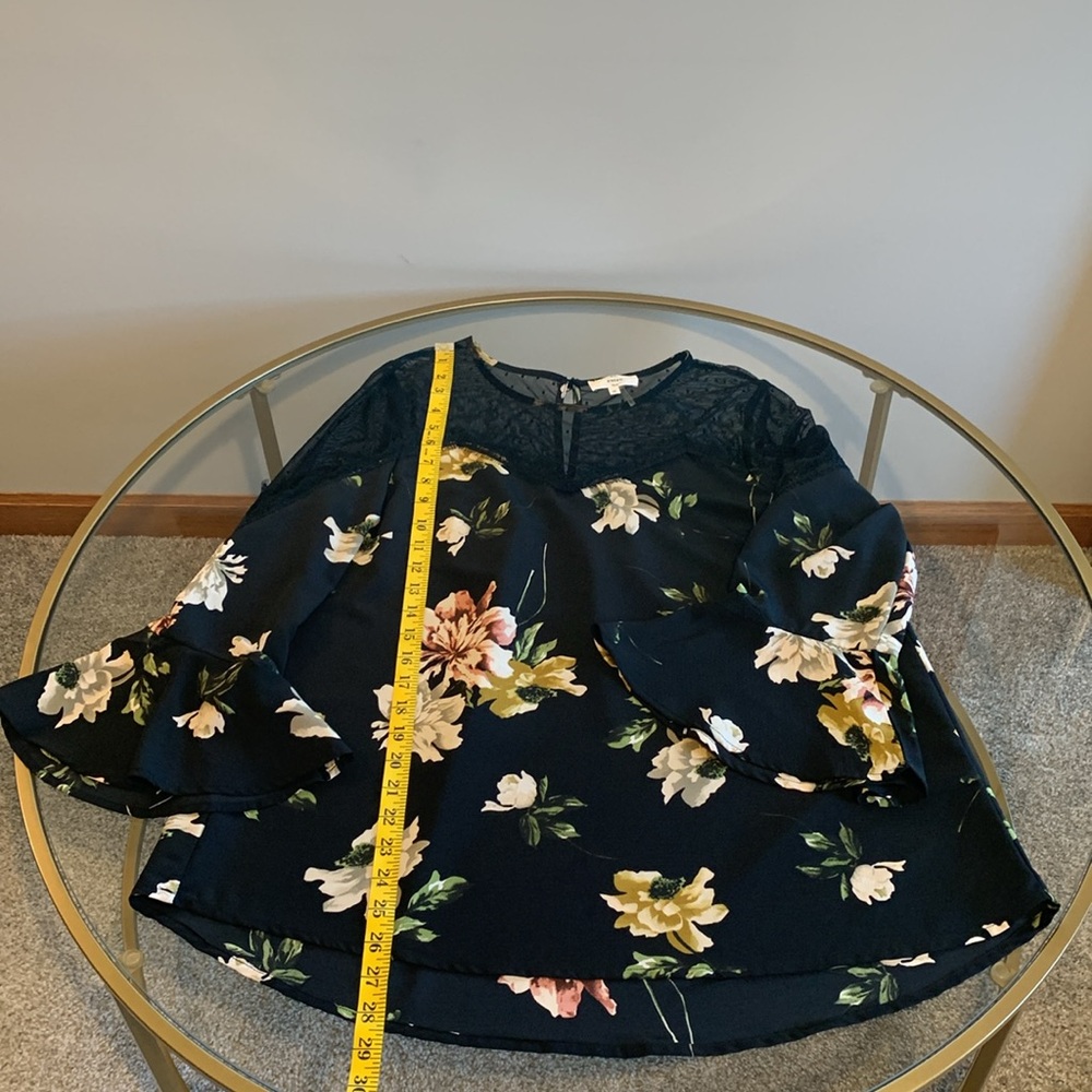 Entro Lace and Foral Flowy Boho Top - Picture 8 of 16
